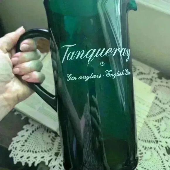Tanqueray gin large green plastic pitcher - Picture 2 of 9